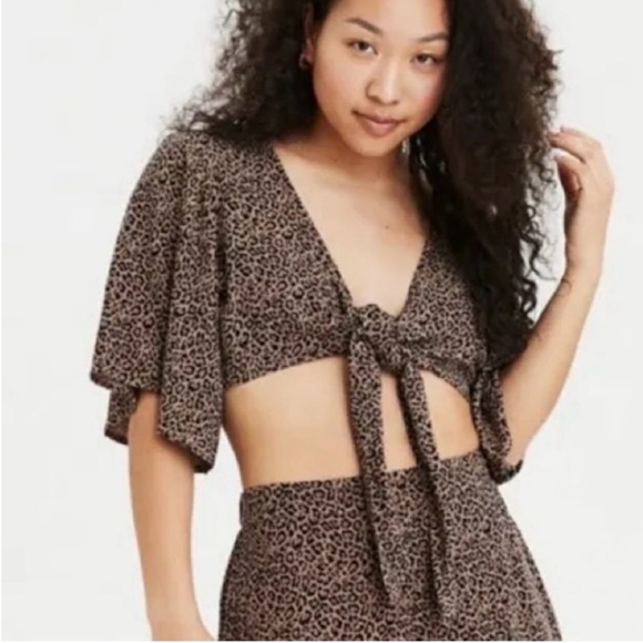 American Eagle cheetah print tie front cropped blouse size M - Picture 1 of 10